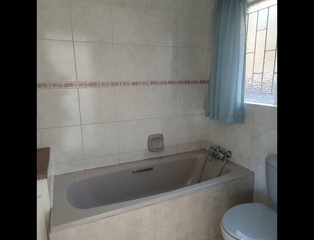2 BEDROOM FREEHOLD FOR SALE IN OAKDENE